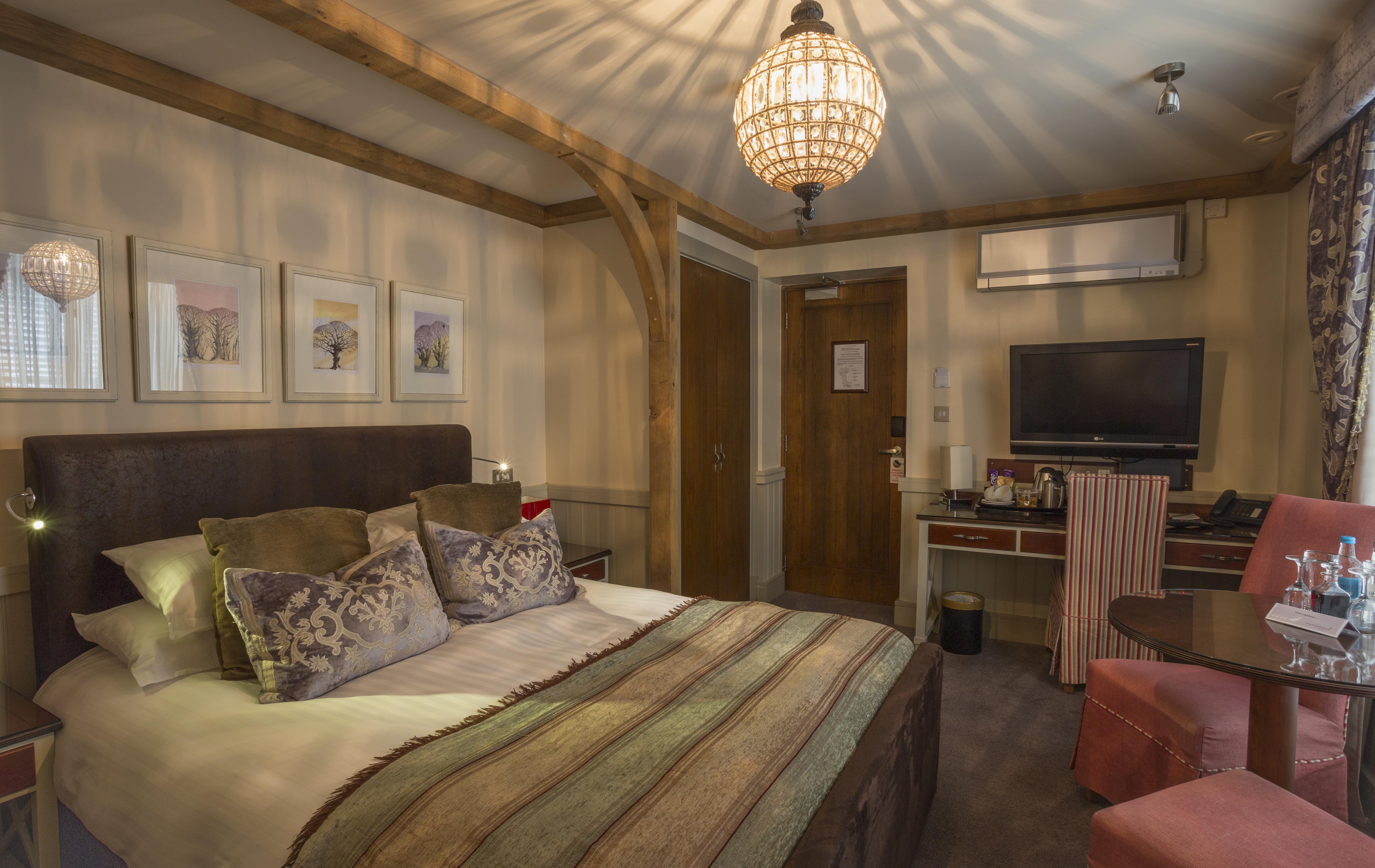 The Farmhouse Hotel And Restaurant Saint Saviour Esterno foto
