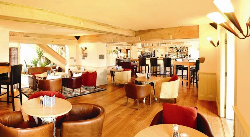 The Farmhouse Hotel And Restaurant Saint Saviour Esterno foto